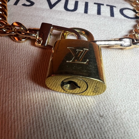 Louis Vuitton Lock #306 with unbranded chain. No key - Picture 3 of 4